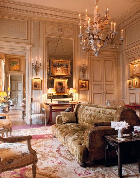 An 18th century Hôtel Particulier ... Classic Interior, بيوت ملكية, Chateaux Interiors, English Cottage Decor, Cottage Room, Country Cottage Decor, English Cottage Style, French Decor, Elegant Homes