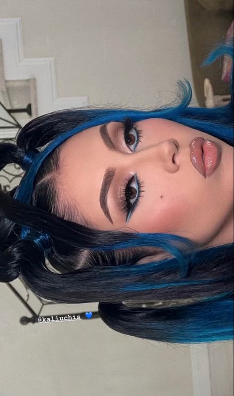 Sweet 16 Makeup, Day Eye Makeup, Sultry Makeup, Concert Makeup, Dark Blue Hair, Gorgeous Hair Color, Kali Uchis, Makeup Eye Looks, Creative Makeup Looks