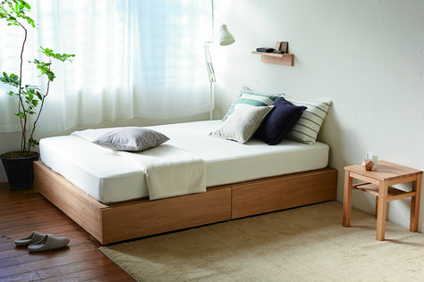 Muji Bed, Muji Bedroom, Minimalist Room Design, Bed Without Headboard, Japanese Bedroom, Stylish Bedroom Design, Minimalist Bedroom Design, Minimalist Room, Trendy Bedroom