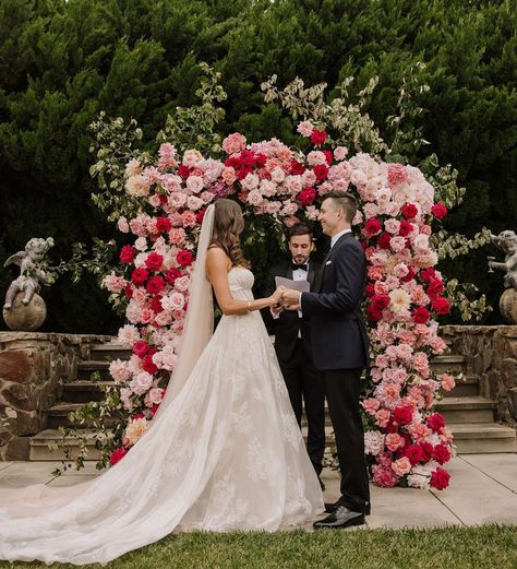 Pink Red Wedding Theme, Bright Pink Wedding Flowers, Pink Wedding Ceremony Flowers, Pink Red And White Wedding, Pink And Red Wedding Flowers, Red And Pink Wedding Flowers, Italian Theme Wedding, February Wedding Ideas, Pink And Red Wedding Theme