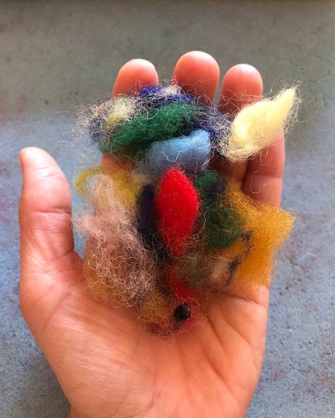 Needle Felted Tapestry, Felted Butterflies, Felt Insects, Felted Butterfly, Needle Felting Diy Tutorials, Wool Felting Animals, Felted Brooches, Tovad Ull, Felting Tutorial