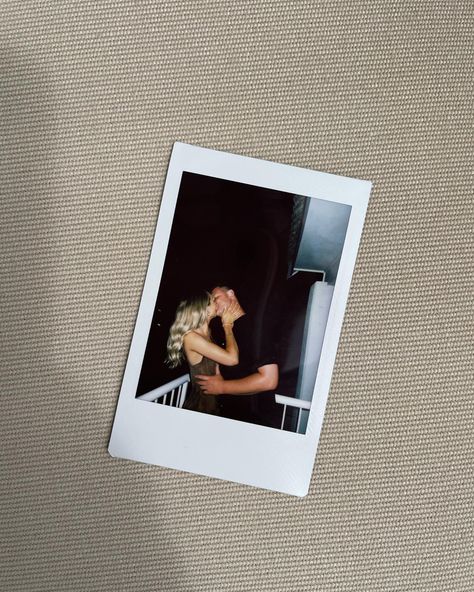 Polaroid Boyfriend Pictures, Polaroid Love, Polaroid Ideas Poses Couple, Instax Photos Ideas, Couple Polaroid Pictures Aesthetic, Polaroid Couple, Couple Polaroid, Polaroid Pictures Ideas, Poloroid Pictures Ideas