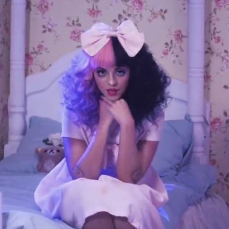 Melanie Martinez Pfp Dollhouse, Doll House Melanie Martinez, Dollhouse Melanie Martinez, Melanie Martinez The Voice, Mad Hatter Melanie, Dollhouse Melanie, Melanie Martinez Dollhouse, Kawaii Party, Melanie Martinez Outfits