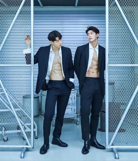 Men With Muscles In Suits, Hot Asian Men Fashion, Junghwan And Jeongwoo, Head References, Sixpack Boys, Korean Male Models, Couples Pose, Asian Male Model, Fashion Models Men