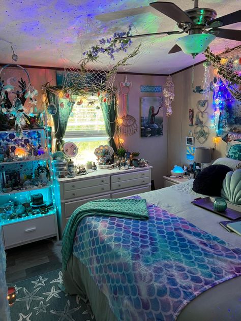 Undersea design and decor, my mermaid themed room Mermaid Core Aesthetic Bedroom, Space And Ocean Theme Room, Under Water Theme Bedroom, Aquarium Theme Bedroom, Mermaid Bedroom Ideas For Women, Magic Moon Aesthetic, Seacore Aesthetic Room, Mermaid Dorm Room, Underwater Bedroom Aesthetic