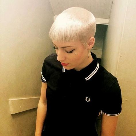 What do you think of Chelsea cuts? Chelsea Haircut, Chelsea Cut, Skinhead Fashion, Skinhead Girl, Rude Girl, Girls Cuts, Bald Girl, Chelsea Girls, Mod Girl