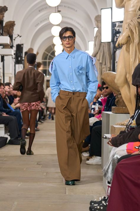 Kent & Curwen Spring 2025 Ready-to-Wear Fashion Show | Vogue Kent Curwen, Men Wear, Outfit Grid, Mens Fashion Casual Outfits, Stylish Mens Outfits, Runway Collection, Mens Fashion Trends, Mens Fashion Casual, Unique Fashion