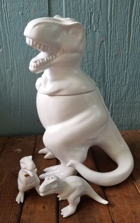 Dinosaur cookie jar and salt and pepper shakers Dinosaur Cookie Jar, Funny Salt And Pepper Shakers, Dinosaur Kitchen, Dorm Makeover, Dino Room, Dinosaur Cookie, Dream Birthday, Dinosaur Cookies, Independent Study