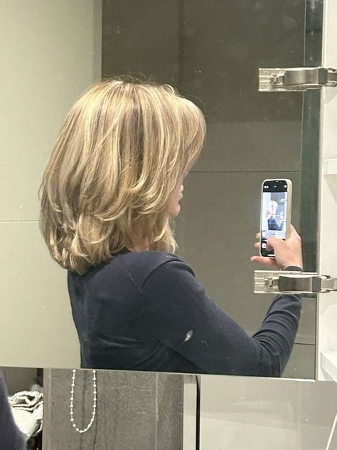 #BlondeHairGoals #BlondeTransformation #HairMakeover #BlondeBeauty #BlondeAmbition #HairInspo #BlondeBombshell #BlondeJourney #NewHairWhoDis #BlondeVibes #HairTransformation #BlondeLife #BlondeHighlights #BlondeObsessed #BlondeMagic Layered Bob Hairstyles 90s, Cute Blonde Short Hair, Short Blonde Hair With Bangs And Layers, Blonde Bob 90s, 90s Bob With Layers, 90s Layered Bob Short, Long Bob 90s, 90 Layered Bob, Layered 90s Bob