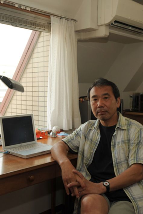 Haruki Murakami Books, Tokyo Subway, Writers Desk, Japanese Literature, English Reading, Haruki Murakami, Working Space, Writing Life, Fiction Writing