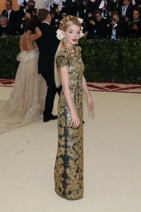 Anya Taylor-Joy Anya Taylor Joy Met Gala, Gala Pictures, Miley Cyrus Selena Gomez, Joy Pictures, Sum Dresses, Gala Photos, Anna Taylor, Spanish Queen, Fashion Calendar