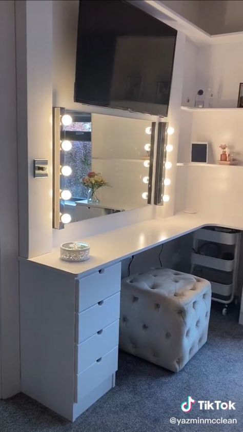 Tv Above Vanity, Vanity With Tv Above, Modern Rooms For Teenagers, Dressing Room Decor, Luxury Room Bedroom, Beauty Room Decor, Bedroom Decor For Teen Girls, Pinterest Room Decor, Makeup Table