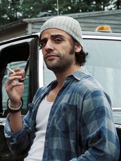 Oscar Isaac as Marcus in "The Life Before Her Eyes" (2007) Oscar Isaac Moustache, Oscar Isaac Eyes, Young Oscar Isaac, Oscar Isaac, Celeb Crushes, Moon Knight, Pedro Pascal, Her Eyes, Fav Celebs