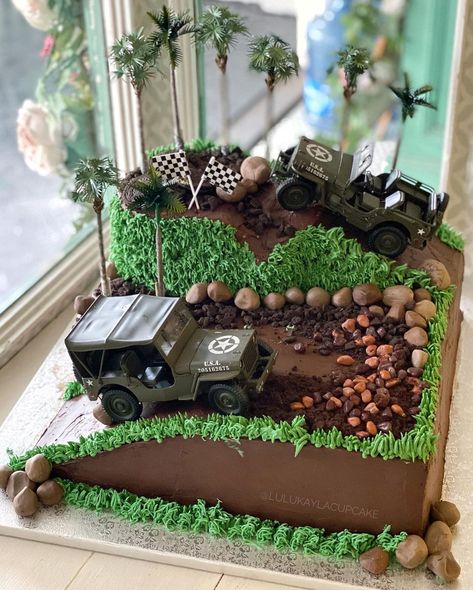 Road Cake, Land Rover Cake Ideas, Off Road Cake, Jeep Birthday Cake, Thar Jeep Cake, Offroad Cake Birthday, Jeep Cake, Take The High Road, Jungle Cake