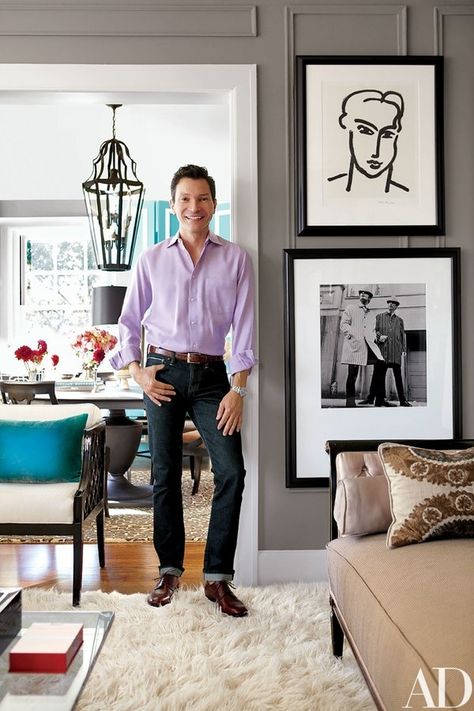 Hallmark Cards visual-merchandising executive David Jimenez at his home in Kansas City, Missouri | archdigest.com Kansas City Apartments, David Jimenez, Jamie Drake, City Condo, Trendy Apartment, Manhattan Apartment, Apartment Chic, Kitchen Decor Apartment, Hallmark Cards