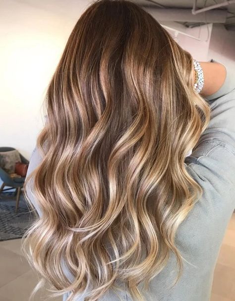 Saviez-vous que le balayage mocha melt est la version la plus cool des colorations d’automne 2021 ? Balayage Hair Ideas, Balayage Long Hair, Honey Balayage, Ash Blonde Balayage, Bronde Balayage, Bronde Hair, Hair Adviser, Balayage Hair Dark, Caramel Balayage