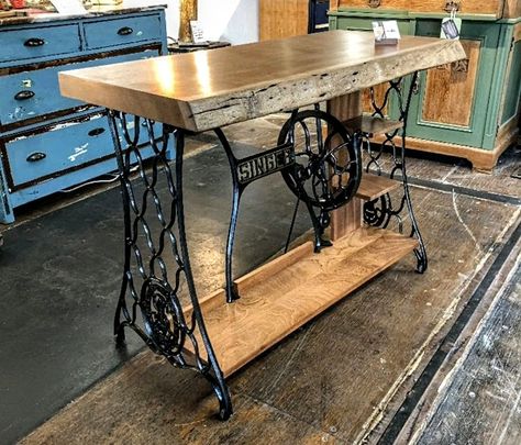 Sewing Machine Table Ideas, Singer Sewing Machine Repurposed, Antique Sewing Machine Table, Diy Entryway Table, Steampunk Kitchen, Singer Sewing Machine Table, Wood Arbor, Sewing Machine Tables, Homemade Furniture