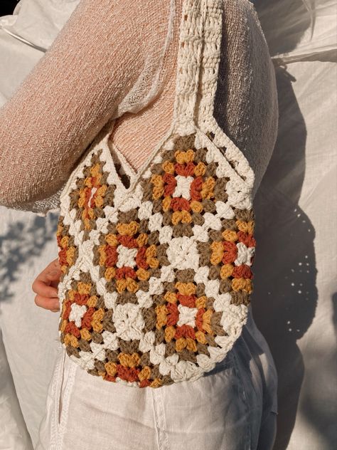 Granny Square Boho Bag, Crochet Tote Granny Square, Giant Granny Square Bag, Granny Squares Crochet Bag, Granny Square Colours, Tote Bag Crochet Granny Squares, Granny Square Bag Ideas, 3 Granny Square Bag, Cottagecore Granny Squares