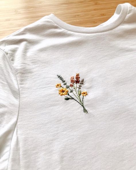 Embroidered by Emily on Instagram: “I’m actually in LOVE with how this custom shirt turned out 🌼 I might just make another for myself 😉” Stitching On Clothes, Diy T Shirt Ideas, Shirt Stitching, Broderie Anglaise Fabric, Broderie Simple, Pola Bordir, Diy Broderie, Embroidery Shirt, Simple Embroidery Designs