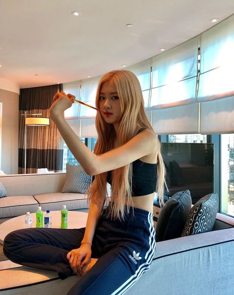 Blackpink-Rose update instagram || @roses_are_rosie  || #blackpinkrose #rose Blackpink Rosé Instagram, Rosé Ig, Rosé Instagram Update, Instagram Roses, Rosé Instagram, Park Rosé, Rose Fashion, Rose Park, Princesa Diana