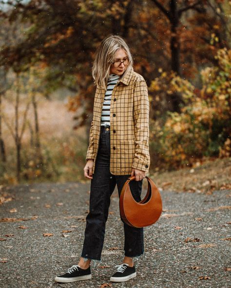 Outfit Inspirations Y2k Winter, Vintage Wool Sweater Outfit, Casual Quirky Outfits, Fall Fashion Colorful, Quirky Classic Style, Teacher Street Style, Curdoroy Outfit Womens, Eclectic Wardrobe Style, Farmer Chic Outfits