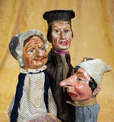 View Catalog Item - Theriault's Antique Doll Auctions Puppet Paper, Paper Mache Head, Professional Puppets, Paper Flower Backdrop Wedding, Types Of Puppets, Flower Backdrop Wedding, Puppets Diy, Toy Theatre, Punch And Judy