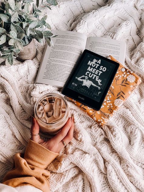 Kindle Photography Instagram, Simple Book Photography, Kindle Pictures Instagram, Kindle Bookstagram Ideas, Kindle Photography Ideas, Book Flatlay Aesthetic, Book Instagram Pictures, Bookstagram Photo Ideas, Book Pictures Instagram