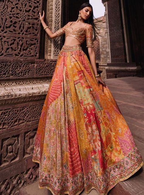 Chic Prom Dresses, Mehendi Outfit, Haldi Outfits, Mehendi Outfits, Latest Bridal Lehenga, Traditional Wedding Attire, Wedding Lehenga Designs, Lehenga Designs Simple, Indian Bride Outfits