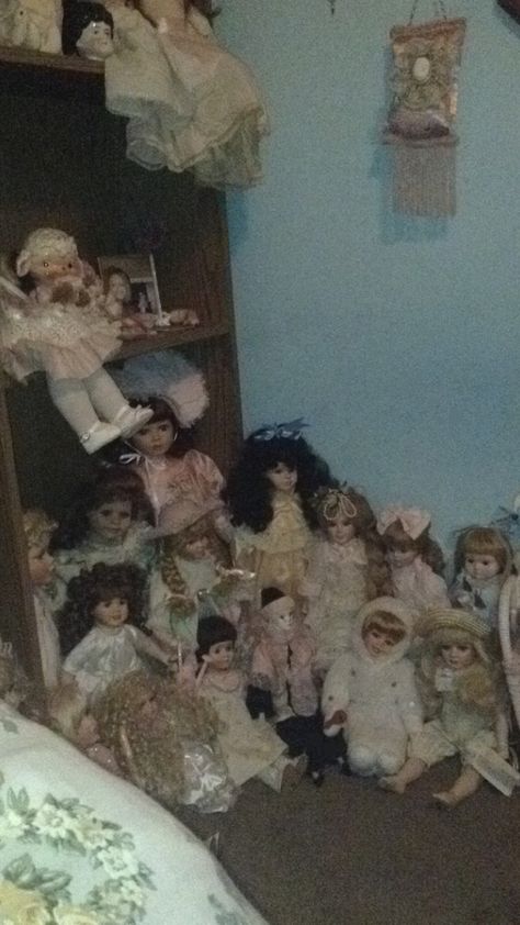 Creepy Dolls Aesthetic, Doll Aesthetic Creepy, Vintage Doll Aesthetic, Creepy Porcelain Dolls, Creepy Doll Aesthetic, Creepy Aesthetic, Dolls Aesthetic, Creepy Cute Aesthetic, Doll Aesthetic