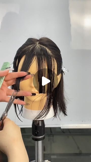 Balayage, Shorts Hair With Bangs, Medium Hair With Fringe Bangs, Diy Unicorn Haircut, Framing Curtain Bangs, Bang Cuts Ideas, Curtain Bangs Trim, Bottleneck Bangs Tutorial, Eight Character Bangs