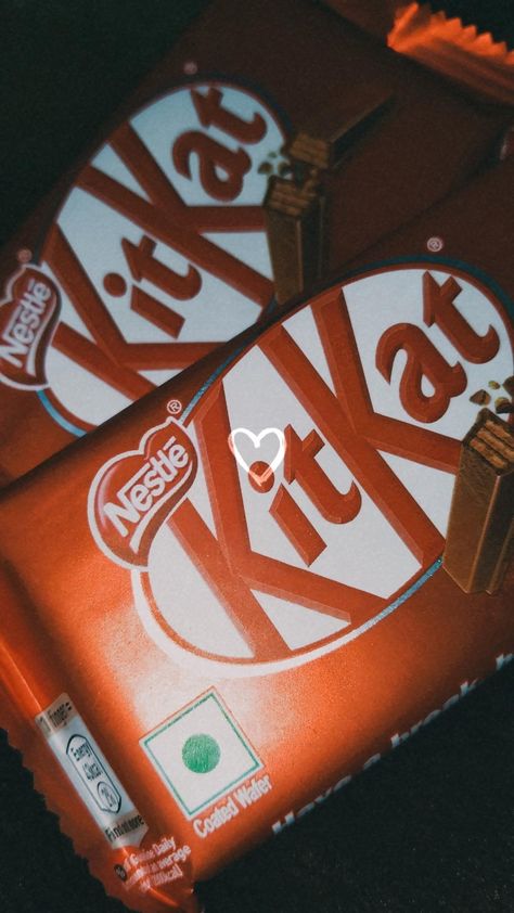 Kit Kat Snap, Kit Kat Aesthetic, Kitkat Snap, Kit Kat Chocolate, Cute Lab Puppies, Chocolate Photos, Atheist Quotes, Snap Streak Ideas Easy, Foodie Instagram