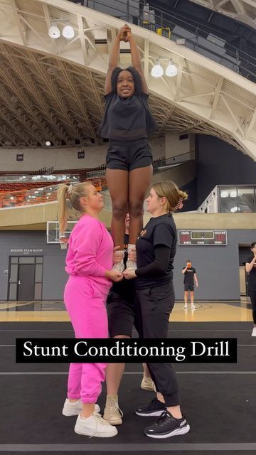 Stunt Drills, Easy Cheerleading Stunts, Cheer Conditioning, Cheer Warm Ups, Cheerleading Chants, Cheerleading Tips, Youth Cheerleading, Cheer Jumps, Cheerleading Workout