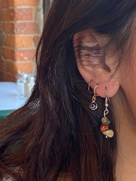 Eat Pirsing, Earrings Inspiration Aesthetic, Different Septum Jewelry, Multiple Ear Piercings Aesthetic Grunge, Layered Earrings Aesthetic, Ear Piercing Jewelry Aesthetic, Funky Clothing Aesthetic, Hippie Jewelry Earrings, 2nd Earlobe Piercing