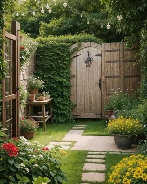 Personal Garden Ideas, Small Garden Space Ideas, Backyard Nook Ideas, Small Backyard Flower Garden Ideas, Small Garden Inspiration Ideas, Little Garden Ideas Small Spaces, Small Garden Patio Ideas, Backyard Small Garden, Small Secret Garden