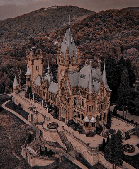 Beaubaxtons Aesthetic, Harry Potter Au, Era Victoria, Stile Harry Potter, Modele Pixel Art, Medieval Aesthetic, Fairytale Aesthetic, Castle Aesthetic, Fotografi Kota