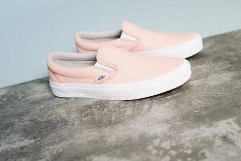 Baskets femme Vans Classic Slip-On VA38F7QD6 Vans Wallpaper, Cute Vans, Sneaker Outfits, Pink Vans, White Shoe, Womens Shoes High Heels, Pink Shoes, Sneakers Outfit, Classic Shoes