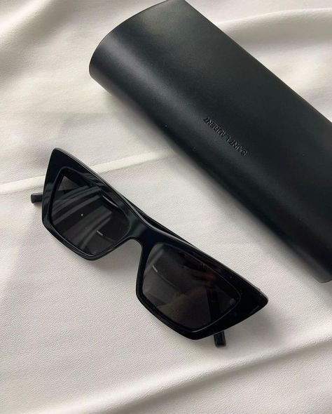 Elegant Sunglasses, Ysl Sunglasses, Luxury Glasses, Big Sunglasses, Saint Laurent Sunglasses, Cute Sunglasses, Sunglasses Women Designer, Fashion Eye Glasses, Stylish Glasses