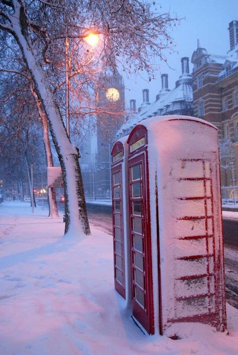 London in the snow! London In Winter, London Snow, Photo Voyage, London Wallpaper, England Aesthetic, London Dreams, A Snowy Day, Telephone Booth, London Aesthetic