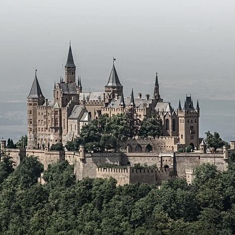 Living In A Castle Aesthetic, Real Life Castles, Large Castle Aesthetic, Biggest Castle In The World, Castle Reference Photo, Huge Castle Aesthetic, Medieval Castle Exterior, Royal Castle Aesthetic Exterior, Cool Castles