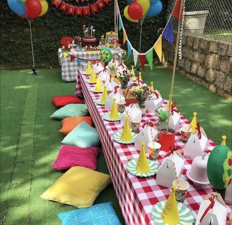 Picnic Party Decorations, Backyard Birthday Parties, Picnic Birthday Party, Kids Picnic, Picnic Theme, Backyard Birthday, Picnic Decorations, Pool Birthday, Outdoor Birthday