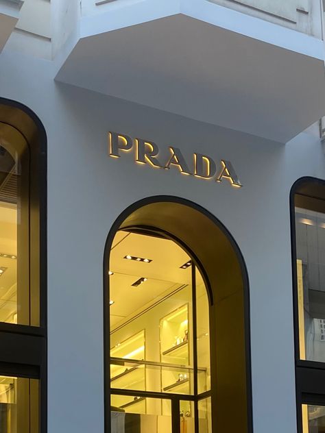 Prada Store Aesthetic, Brands Aesthetic, Prada Store, Prada Aesthetic, Expensive Brands, Vogue Vintage, Brand Logos, Duke Of York, Prada Saffiano