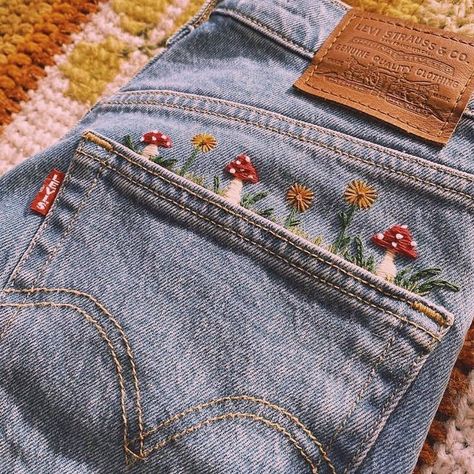 Jean Diy, Embroidery Jeans Diy, Diy Jeans, Denim Embroidery, Pola Sulam, Painted Jeans, Embroidery On Clothes, Cute Embroidery, Simple Embroidery