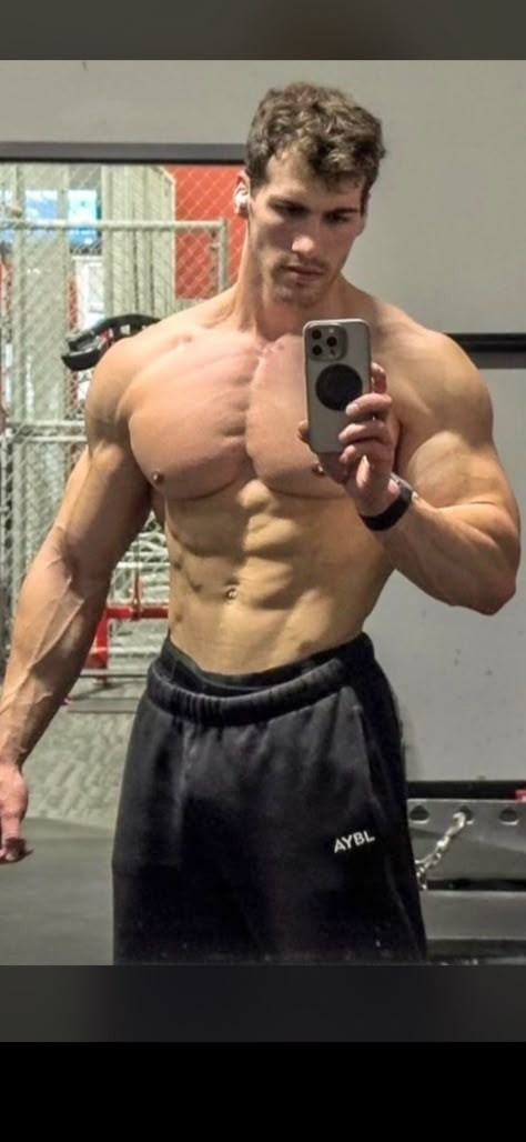 Natural Bodybuilding Men Physique, Gym Boys, Aesthetics Bodybuilding, Physique Goals, Shredded Body, Body Aesthetics, Dream Physique, Gym Boy, Taking A Selfie