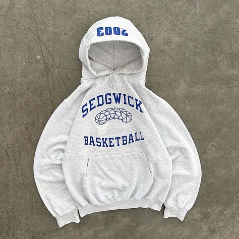 via @akimboclub Akimbo Club, Basketball Hoodie, Shirt Design Inspiration, Vintage Hoodies, Sorority Shirts, 가을 패션, 로고 디자인, Teen Fashion Outfits, Ash Grey