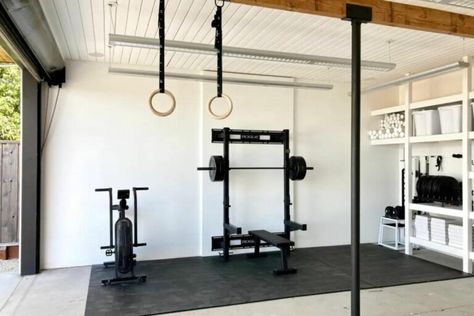 Garage Gym Ideas | 12 Bright Ideas for the Perfect Home Gym Gym In The Garage Ideas, Garage Gym Lighting Ideas, Garage Home Gym Ideas, Home Gym Ideas Garage, Garage Gym Ideas Layout, Home Gyms Ideas Garage, Garage Gym Design, Small Woodworking Shop Ideas, Garage Gym Ideas