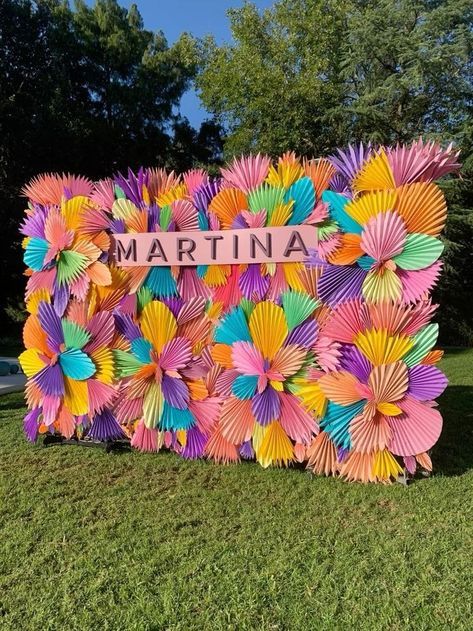 Rio Carnival Decorations, Flower Installation Art, Carnival Brazil, Carnival Decorations, Rio Carnival, Flower Installation, Summer Decorating Ideas, Summer Home, Summer Home Decor