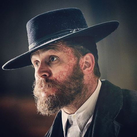 Tom Hardy Beard, Peaky Blinders Tv Series, Alfie Solomons, Character Questions, I Love Beards, Peaky Blinders Series, Peaky Blinders Characters, Peaky Blinders Wallpaper, Peaky Blinders Thomas