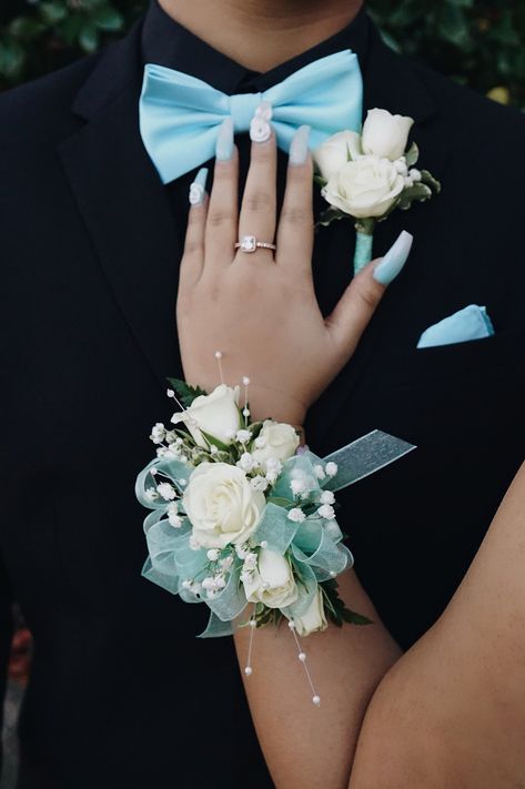 Light Blue And White Corsage And Boutonniere, Mint Green Corsage And Boutonniere, Blue Corsage Homecoming, Prom Flowers For Iridescent Dress, Corsage And Boutonniere Ideas, White And Teal Corsage, Corsage For Teal Dress, Corsage And Boutonniere Set Prom, Corsage Ideas Prom