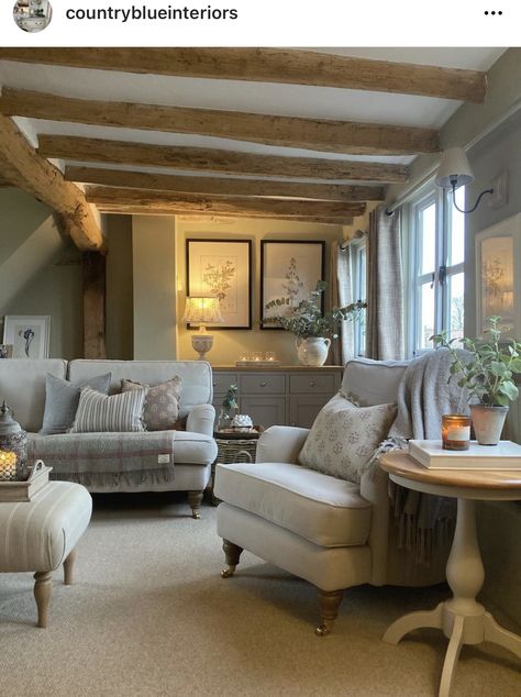 Cosy Cottage Living Room, Country Cottage Living Room, Cottage Lounge, Cottage House Interior, Country Cottage Living, Inviting Living Room, Snug Room, Cottage Decor Living Room, Country House Interior