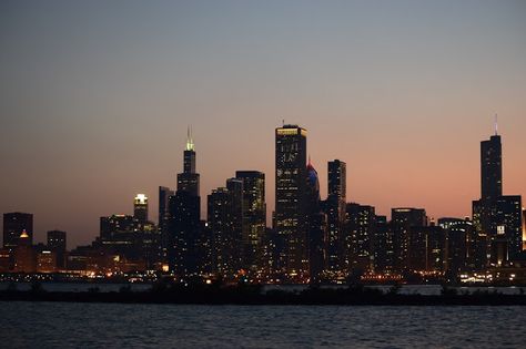 Recap of video of a Lake Michigan sunset cruise on the Anita Dee II yacht. Plus links to 5 boating activities to do in Chicago during the summer. New York Sunset Wallpaper Laptop, City Lights Wallpaper Laptop, City Lights Wallpaper Desktop, Nyc Laptop Wallpaper, Sunset Laptop Wallpaper, Pc Homescreen, Macbook Backgrounds, City Lights Wallpaper, Michigan Sunset